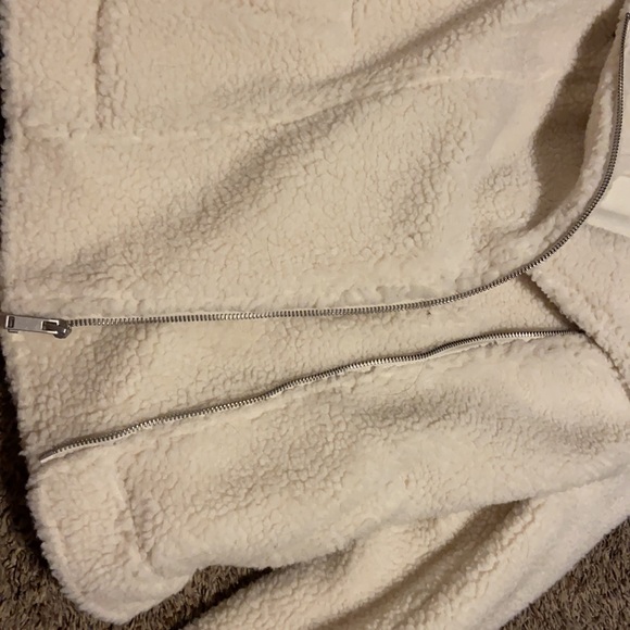 Size large Sherpa jacket from old navy. Open to offers! - Picture 5 of 10